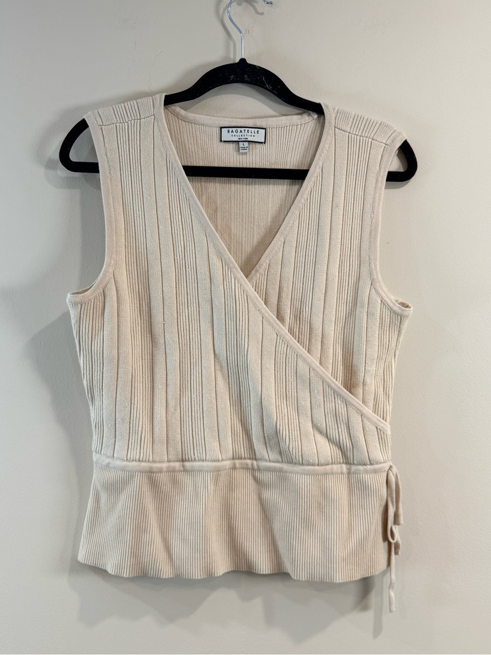 🔥Bagatelle  Women’s Beige Ribbed Wrap Tank with Side Tie Size L EUC🔥